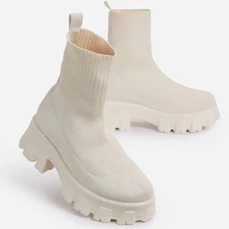 Bota Feminina com Plataforma Cano Curto (Promoção de Inverno 2025)